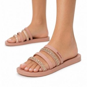 Klapki damskie Ipanema 83707 CHIC SLIDE FEM. Czerwone klapki Ipanema, bez wzorów, z materiału, bez obcasa. Za 69,00 zł.