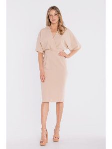 Stylove Sukienka w kolorze beżowym rozmiar: M. Brązowe sukienki Stylove, na co dzień, m, bez wzorów, bez kołnierzyka, bez ramiączek, midi, proste. Za 234,99 zł.