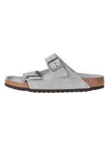 Birkenstock Skórzane klapki "Arizona" w kolorze szarym rozmiar: 44. Szare klapki Birkenstock, bez wzorów, z materiału, z otwartym noskiem, bez obcasa. Za 384,95 zł.