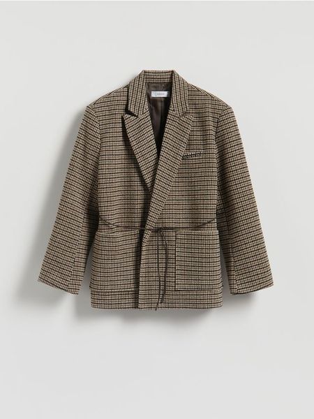 Marynarka w pepitkę z paskiem - wielobarwny. Marynarki i żakiety Reserved, l, bez wzorów, z tkaniny. W wyprzedaży za 179,99 zł.