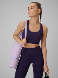 4F Biustonosz treningowy ze średnim wsparciem damski - fioletowy L. Fioletowe biustonosze 4f, bez wzorów, z gumy. Za 179,99 zł.