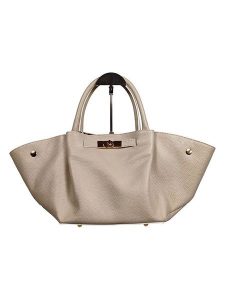 Florence Bags Skórzana torebka "Enfola" w kolorze beżowym - 50 x 22 x 17 cm rozmiar: onesize. Brązowe torebki klasyczne Florence Bags, bez wzorów, z materiału, przez ramię, bez dodatków. Za 339,99 zł.