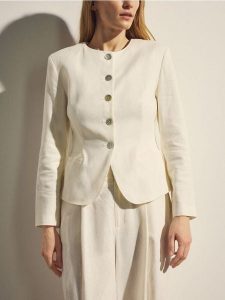 Marynarka z lnem - biały. Białe marynarki i żakiety Reserved, l, bez wzorów, z tkaniny. Za 179,99 zł.