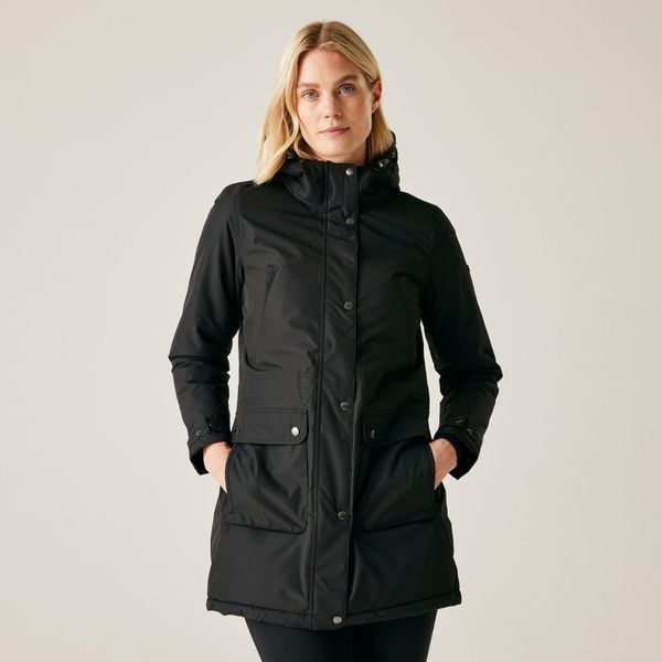 Damska kurtka trekkingowa zimowa podgrzewana Voltera. Czarne kurtki Regatta, na zimę, bez wzorów, bez kaptura. Za 349,99 zł.