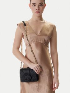 Just Cavalli Torebka 80RA4BM3 Czarny. Czarne torebki klasyczne Just Cavalli, bez wzorów, ze skóry, bez dodatków. Za 693,99 zł.