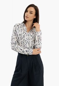 Koszula z wzorem K-TUDI. Białe koszule Volcano, l, bez wzorów, bez kołnierzyka, bez ramiączek. Za 119,99 zł.