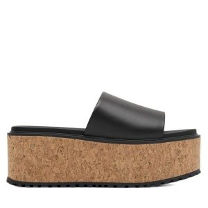 Klapki Lasocki. Czarne klapki Lasocki, bez wzorów, bez obcasa. Za 249,99 zł.