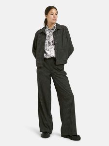 Milano Italy Kurtka koszulowa w kolorze czarnym rozmiar: 44. Czarne kurtki Milano Italy, bez wzorów, bez kaptura. Za 252,99 zł.