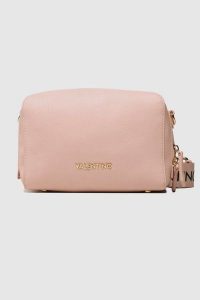 VALENTINO Pojemna różowa torebka na regulowanym pasku pattie haversack. Czerwone listonoszki Valentino by Mario Valentino, bez wzorów, z tłoczeniem, bez dodatków. W wyprzedaży za 237,99 zł.