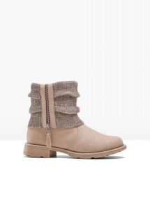 Botki. Brązowe botki bonprix, bez wzorów, z dzianiny, bez obcasa, bez zapięcia. Za 169,99 zł.