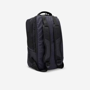 Torba sportowa Kipsta Urban 35L. Czarne torby podróżne i sportowe DECATHLON, bez wzorów, z materiału, na ramię. Za 149,99 zł.