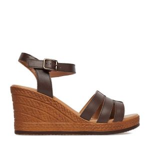 Sandały Lasocki. Brązowe sandały Lasocki, bez wzorów, bez obcasa, na koturnie, bez zapięcia. Za 199,99 zł.