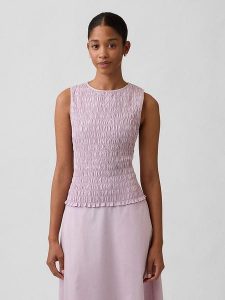 GAP Top w kolorze jasnoróżowym rozmiar: M. Różowe topy GAP, m, bez wzorów, bez kołnierzyka, bez ramiączek. Za 101,94 zł.