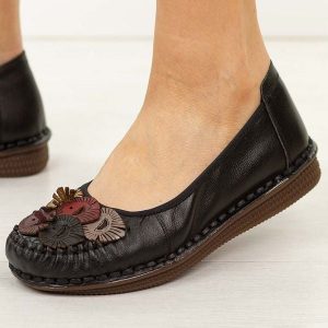 Czarne skórzane półbuty damskie Potocki 15309. Czarne półbuty POTOCKI, na jesień, bez wzorów, z jeansu, z okrągłym noskiem, bez obcasa, na płaskiej podeszwie, bez zapięcia. Za 219,00 zł.