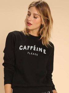WOOOP Bluza "Caffeine Please" w kolorze czarnym rozmiar: L. Czarne bluzy Wooop, l, bez wzorów, z bawełny, bez kaptura. Za 92,21 zł.