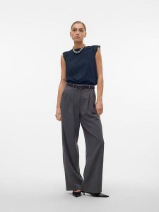 Vero Moda Koszulka w kolorze granatowym rozmiar: M. Niebieskie bluzki Vero Moda, m, bez wzorów, z bawełny, bez kołnierzyka, bez ramiączek. Za 57,06 zł.