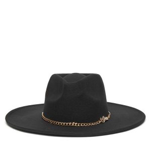 Kapelusz Guess. Czarne kapelusze Guess, z aplikacjami. Za 199,99 zł.