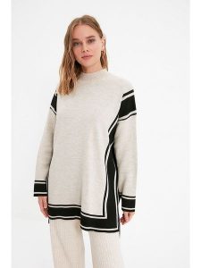 Trendyol Sweter w kolorze beżowo-czarnym rozmiar: S/M. Brązowe swetry oversize Trendyol, m, bez wzorów, ze splotem, bez ramiączek. Za 87,81 zł.