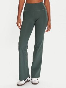 Girlfriend Collective Legginsy Compressive 4038 Zielony Flare Fit. Zielone legginsy GIRLFRIEND COLLECTIVE, bez wzorów, z syntetyku. Za 309,99 zł.