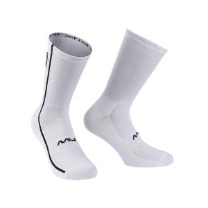 Skarpety rowerowe NORTHWAVE Apres Race Sock 18 cm biały. Białe skarpetki Northwave, bez wzorów. Za 39,00 zł.