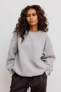 Bluza damska o kroju regular fit w kolorze GREY - OZZY-UNI. Szare bluzy Marsala, uniwersalny, bez wzorów, z bawełny, bez kaptura. Za 329,90 zł.