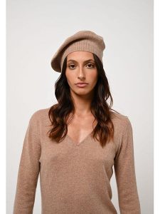 AUTHENTIC CASHMERE Kaszmirowa czapka "Liwi" w kolorze beżowym rozmiar: onesize. Brązowe czapki AUTHENTIC CASHMERE, bez wzorów, z kaszmiru. Za 144,92 zł.