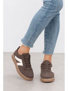 C'M Sneakersy w kolorze brązowym rozmiar: 38. Brązowe trampki C'M, bez wzorów, bez zapięcia. Za 144,95 zł.
