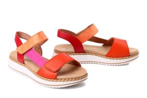 RIEKER REMONTE D3J50-38 orange, sandały damskie. Pomarańczowe sandały Rieker Remonte, bez wzorów, bez obcasa, bez zapięcia. Za 359,90 zł.