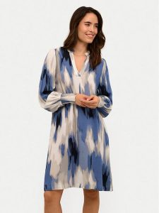 Kaffe Sukienka koszulowa Beathe 10508899 Niebieski Relaxed Fit. Niebieskie kombinezony Kaffe, bez wzorów, z wiskozy, bez kołnierzyka, bez ramiączek. Za 199,99 zł.