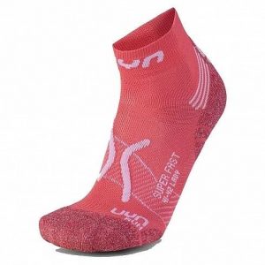 Skarpety do biegania damskie Uyn Run Super Fast Coral. Czerwone skarpetki UYN, bez wzorów. Za 84,99 zł.