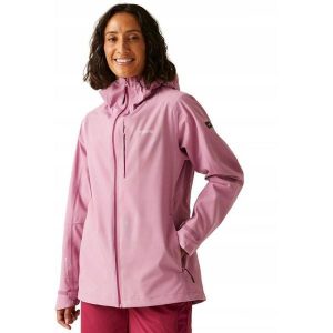 Kurtka przeciwdeszczowa dla kobiet Regatta BIRCHDALELL. Czerwone kurtki Regatta, bez wzorów, z tkaniny, bez kaptura. Za 179,99 zł.