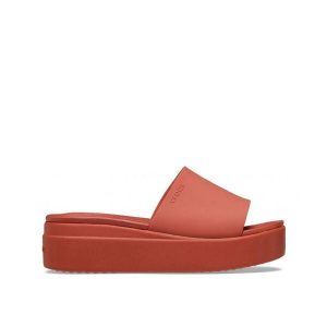 Klapki DKlapki Dla Dorosłych Crocs Brooklyn Slide. Brązowe klapki Crocs, bez wzorów, z materiału, bez obcasa. Za 181,99 zł.