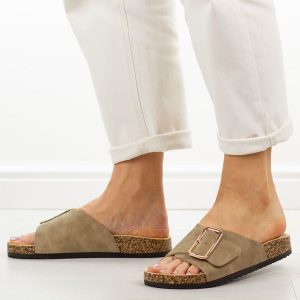 Khaki klapki damskie Potocki 17309. Brązowe klapki POTOCKI, bez wzorów, z jeansu, bez obcasa, na płaskiej podeszwie. Za 99,00 zł.