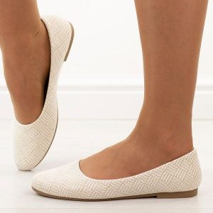 Złote baleriny damskie Evento 9047. Żółte balerinki eVento, bez wzorów, z jeansu, bez obcasa, na płaskiej podeszwie, bez zapięcia. Za 89,00 zł.