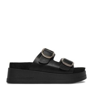 Klapki Guess Jeans. Czarne klapki Guess Jeans, z aplikacjami, z jeansu, bez obcasa. Za 199,99 zł.