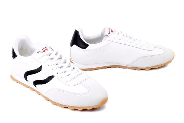 TAMARIS 1-23614-46 125 white/black, półbuty damskie. Białe półbuty Tamaris, bez wzorów, z tkaniny, bez obcasa, bez zapięcia. Za 399,90 zł.