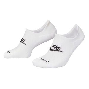 Skarpety Unisex Dla Dorosłych Everyday Plus Z Amortyzacją (zestaw 3 Sztuk). Białe skarpetki Nike, bez wzorów. Za 125,99 zł.