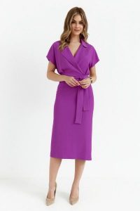 Elegancka sukienka ołówkowa z kołnierzem fioletowa. Fioletowe sukienki Stylove, do pracy, l, bez wzorów, z elastanu, biznesowe, bez kołnierzyka, bez ramiączek, midi, dopasowane. Za 349,00 zł.