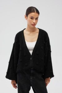 Kardigan zapinany na guziki w kolorze BLACK - BUBLE-UNI. Czarne kardigany Marsala, z jeansu. Za 349,90 zł.
