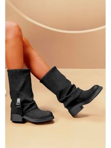 C'M Botki w kolorze czarnym rozmiar: 38. Czarne botki C'M, bez wzorów, bez obcasa, bez zapięcia. Za 152,99 zł.