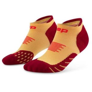 Damskie skarpety kompresyjne do biegania stopki sportowe Core Run. Czerwone skarpetki CEP, bez wzorów, z elastanu. Za 69,00 zł.