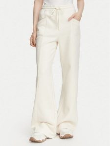 Guess Spodnie dresowe W6YB31 K5319 Kremowy Wide Leg. Białe spodnie dresowe Guess, l, z aplikacjami, z bawełny. Za 434,99 zł.