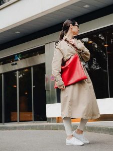 Maison héritage PARIS Skórzany shopper bag "Ori" w kolorze czerwonym - 45 x 35 cm rozmiar: onesize. Czerwone shopper bag Maison héritage PARIS, bez wzorów, z materiału, na ramię, bez dodatków. Za 260,99 zł.