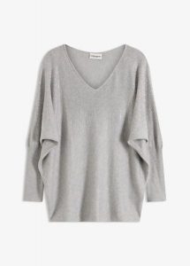 Sweter z cienkiej dzianiny z rękawami typu nietoperz i kryształkami. Czarne swetry klasyczne bonprix, z dzianiny, bez kołnierzyka. Za 169,99 zł.