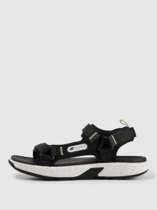 4F Sandały SVING damskie - czarne 39. Czarne sandały 4f, bez wzorów, z gumy, bez obcasa, bez zapięcia. Za 199,99 zł.