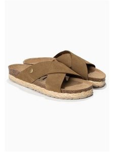 BAYTON Skórzane klapki "Burgos" w kolorze jasnobrązowym rozmiar: 41. Brązowe klapki Bayton, bez wzorów, z otwartym noskiem, bez obcasa. Za 263,95 zł.