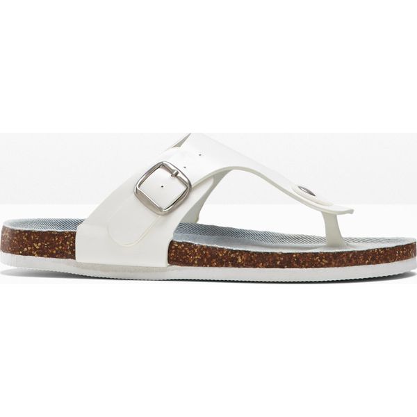 Klapki japonki. Białe klapki bonprix, bez wzorów, z denimu, bez obcasa. Za 112,99 zł.