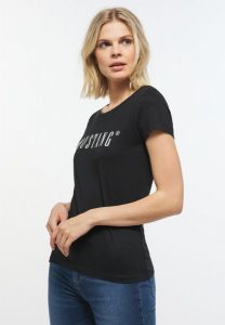 MUSTANG Alina C Tee Logo Damski T-shirt Koszulka Black 1013222 4142. Czarne bluzki Mustang, m, bez wzorów, bez kołnierzyka, bez ramiączek. Za 69,99 zł.