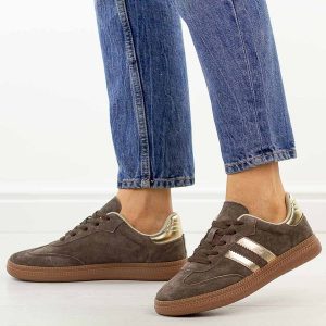 Czekoladowe skórzane półbuty damskie Sergio Leone Sp106. Brązowe półbuty Sergio Leone, na jesień, bez wzorów, z jeansu, z okrągłym noskiem, bez obcasa, na płaskiej podeszwie, bez zapięcia. Za 209,00 zł.