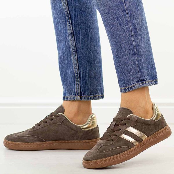 Czekoladowe skórzane półbuty damskie Sergio Leone Sp106. Brązowe półbuty Sergio Leone, na jesień, bez wzorów, z jeansu, z okrągłym noskiem, bez obcasa, na płaskiej podeszwie, bez zapięcia. Za 209,00 zł.